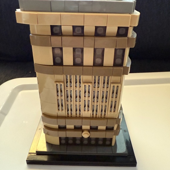 LEGO Architecture Flatiron NYC Building - Picture 3 of 7
